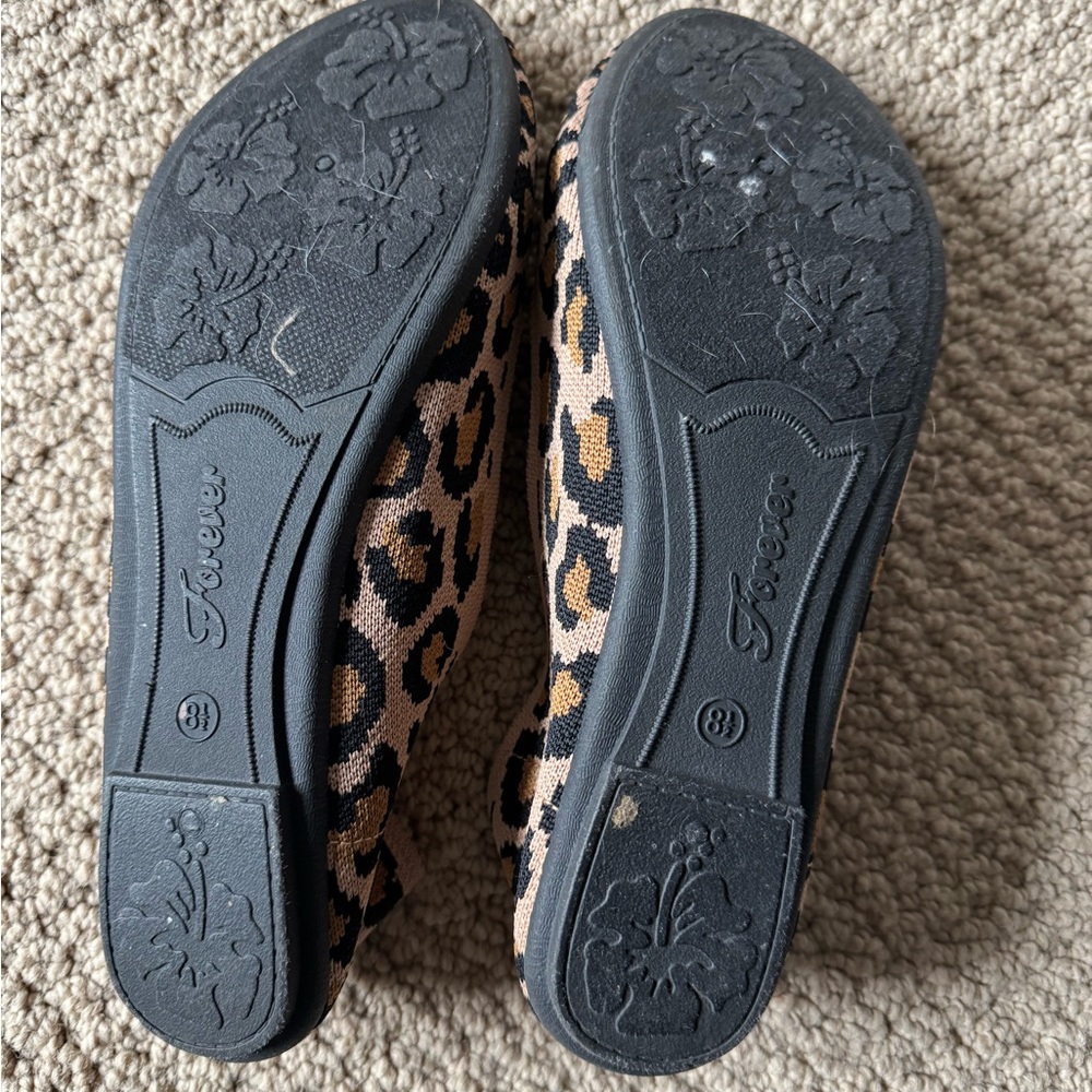 Leopard Print Women’s Flats - Picture 3 of 3